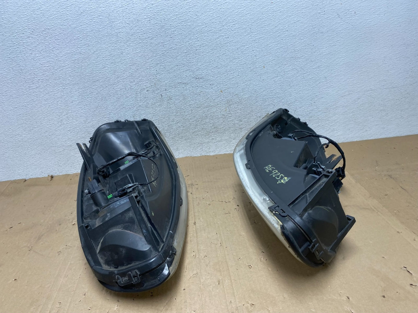 2005 - 2009 Pontiac Montana / Uplander Left+Right Headlights AE9257 DW10