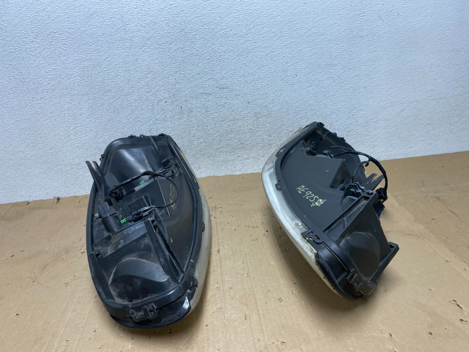 2005 - 2009 Pontiac Montana / Uplander Left+Right Headlights AE9257 DW10