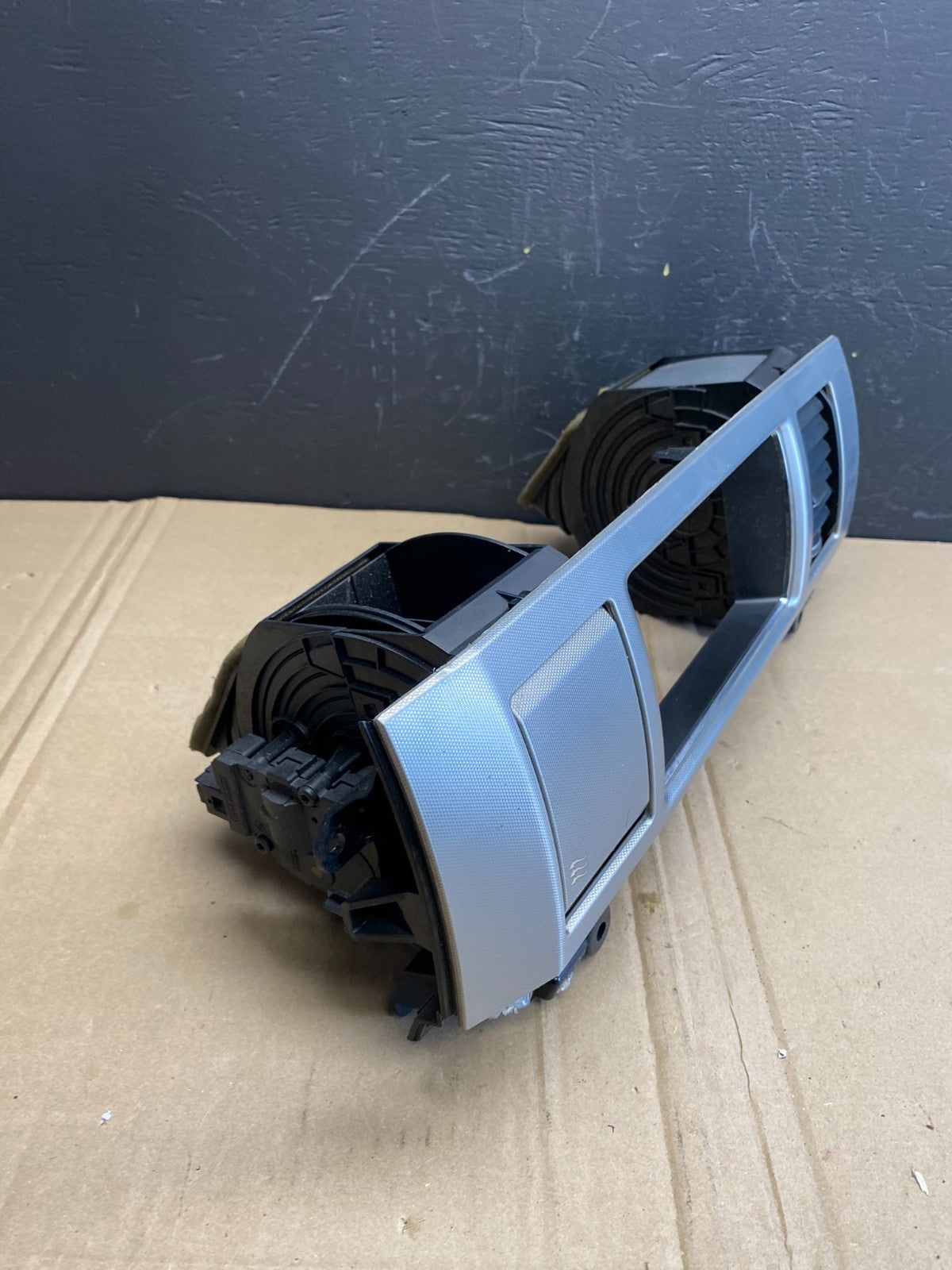 2012 to 2015 Jaguar XF Jaguar XF Center Radio Bezel Dash Air Vent ab8719 DG1