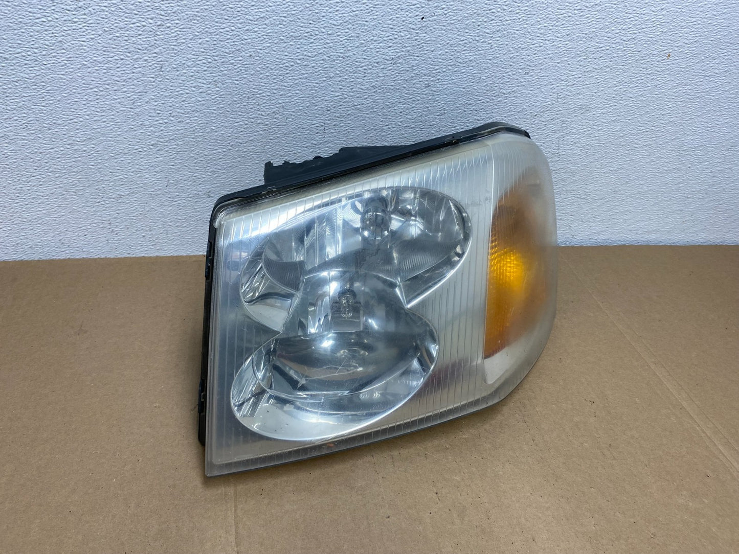2002 to 2009 Gmc Envoy Left Driver Lh Side Headlight Halogen Oem AC5566 DW2