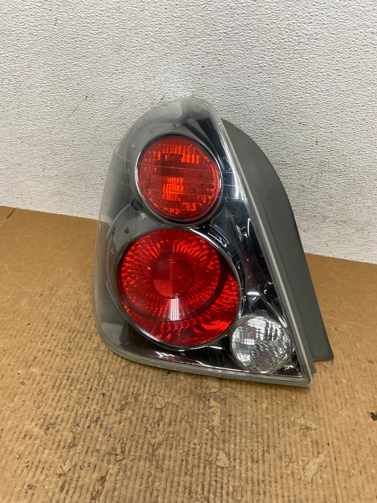 2005 to 2006 Nissan Altima Left Driver Side Tail Light AE2772 LK0