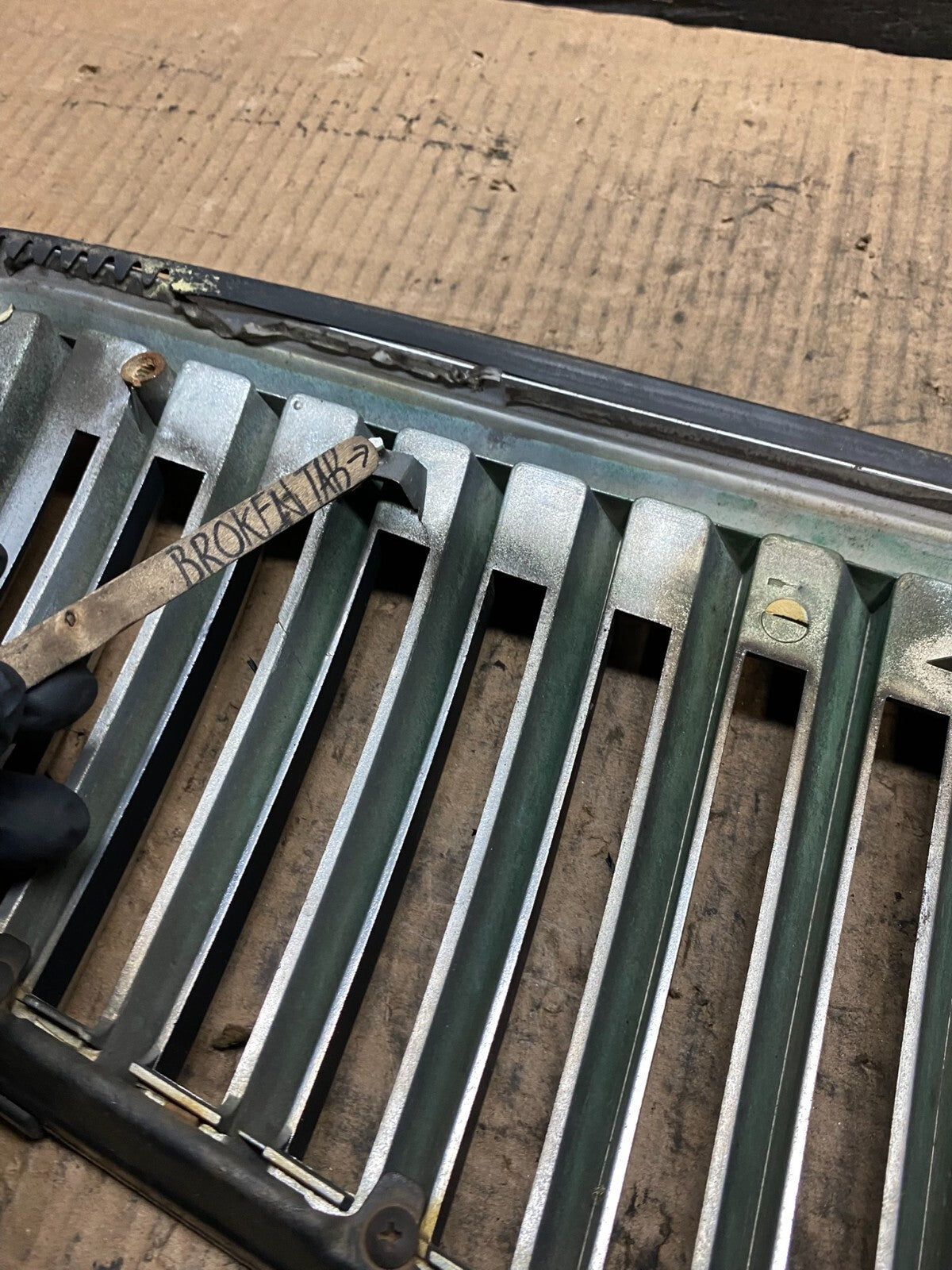 2002 to 2005 Hyundai XG350 Front Upper Grill Grille W/Emblem N20698