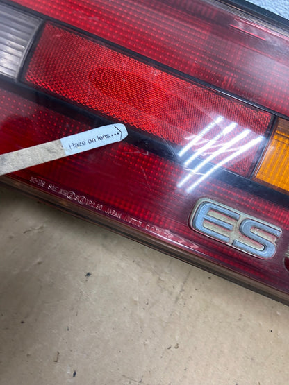 1995 1996 Lexus ES300 Right Passenger RH Side Tail Light ad2717 DG4