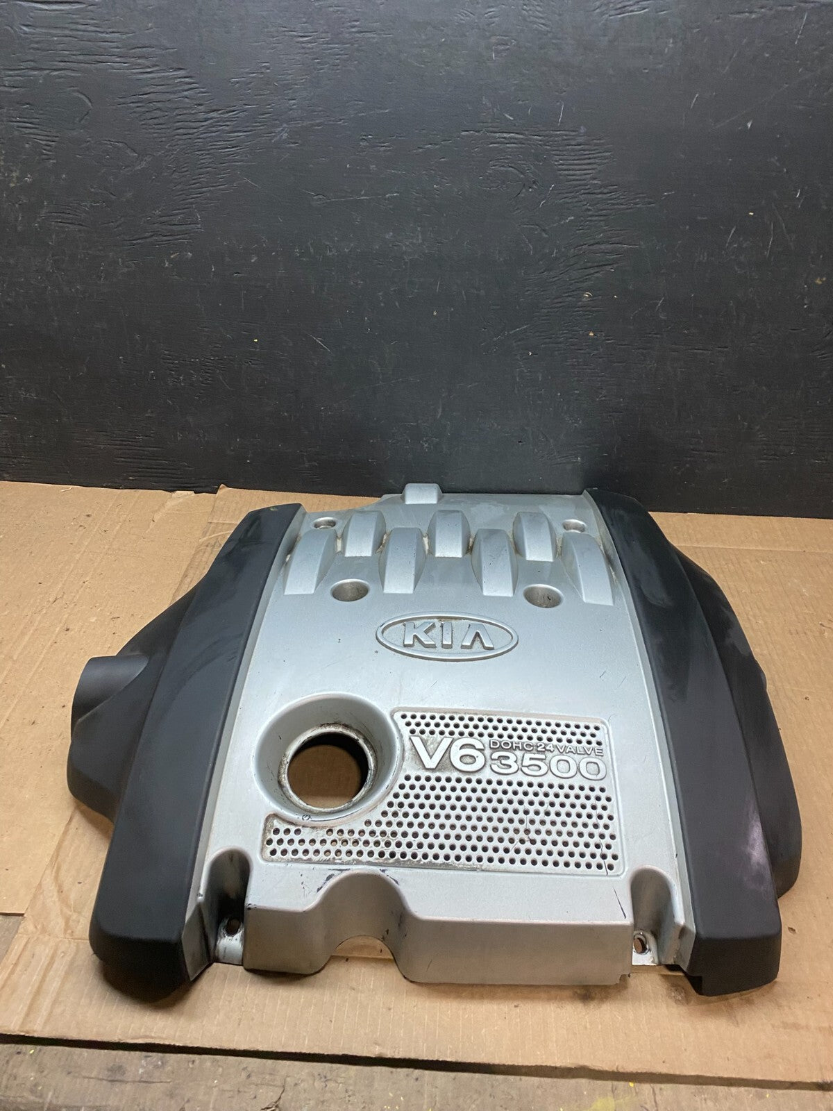 2002 to 2005 Kia Sedona V6 3.5L Engine Motor Cover  G5786 DG1 Oem1