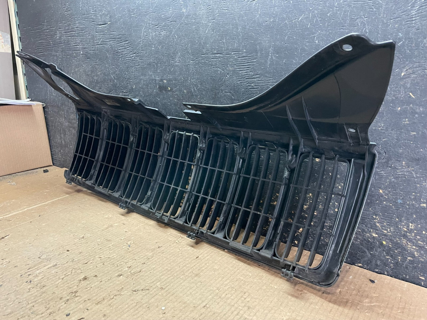 2005 2006 2007 Jeep Grand Cherokee Front Upper Grill Grille OEM AB3209 DG4