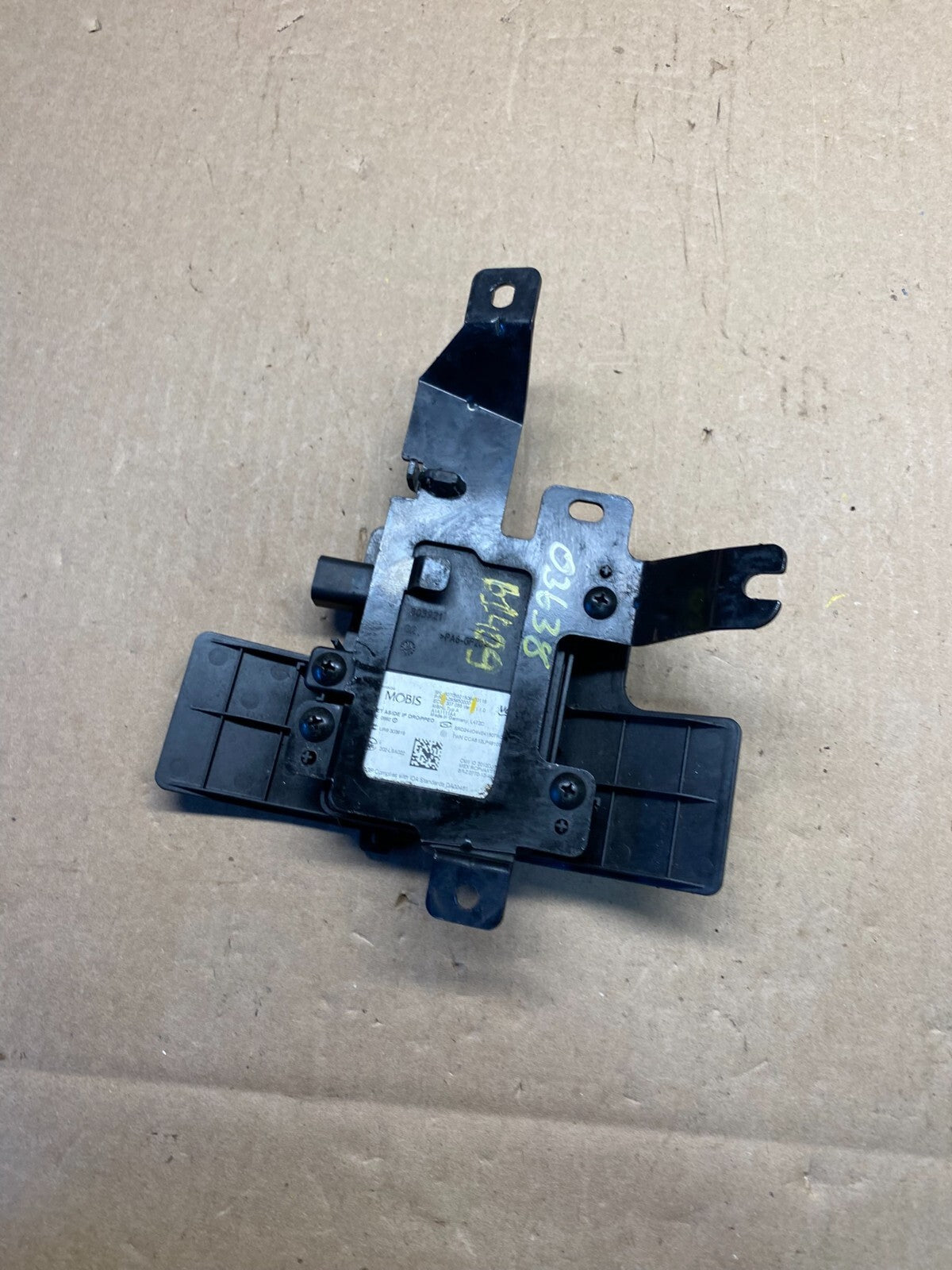 2013 to 2016 Hyundai Santa Fe Rear Blind Spot Alert Sensor OEM O3638 DG4