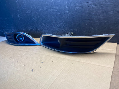 2013 to 2016 Lincoln MKT Left+Right Set Front Fog Light Bezel AD5040 DG2