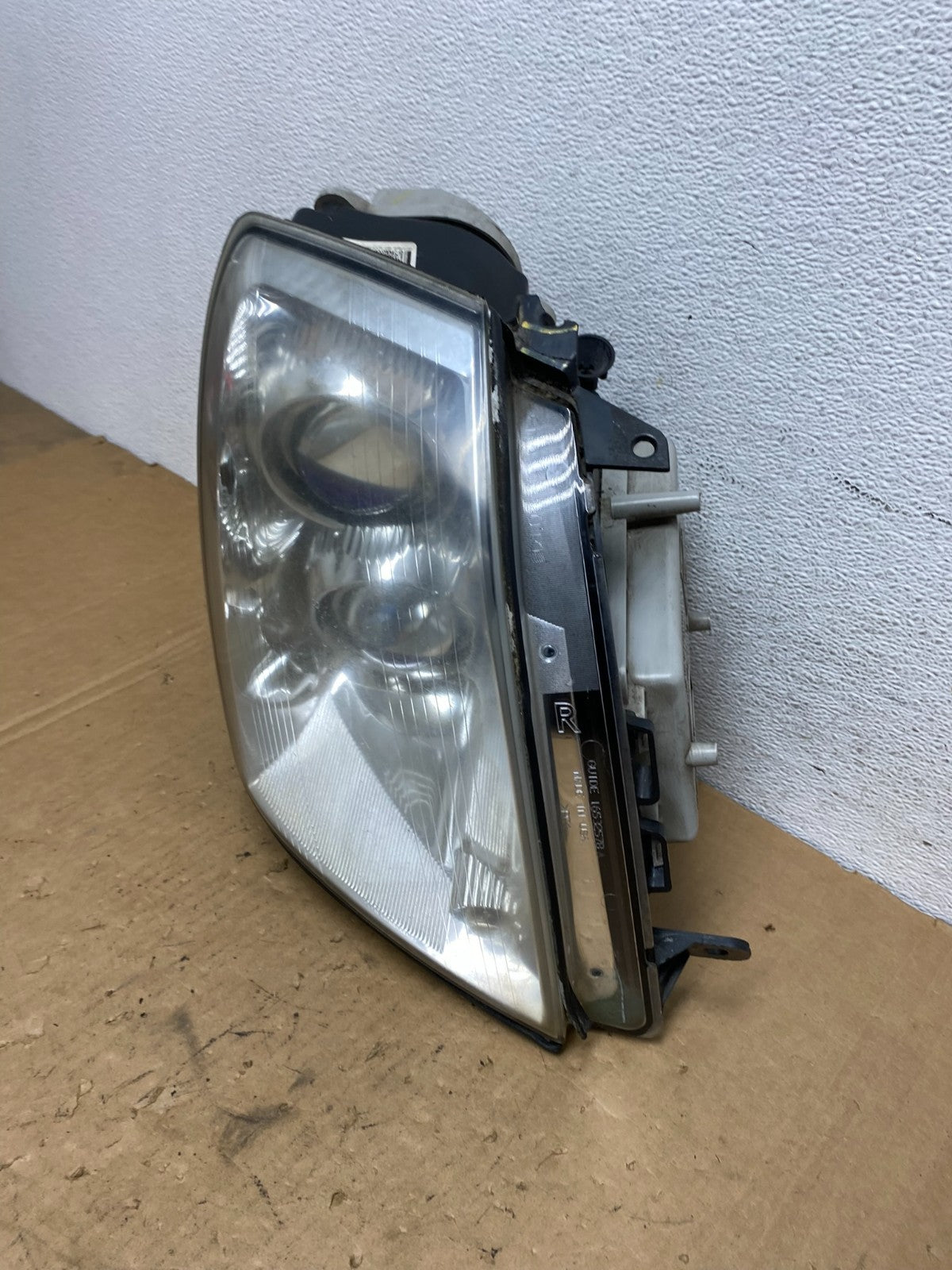 2005 - 2011 Cadillac STS Right Passenger RH Side Xenon Headlight AD3174 DW1