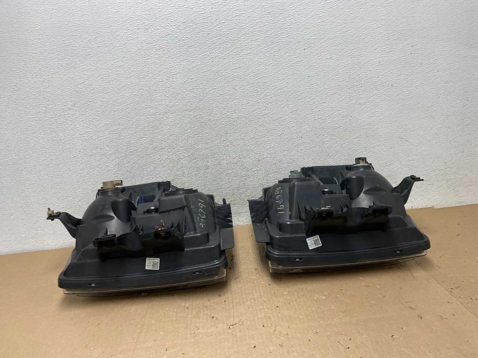 2008 to 2010 Ford F250 Super Duty Left+Right Side Headlights AG6791 DW10