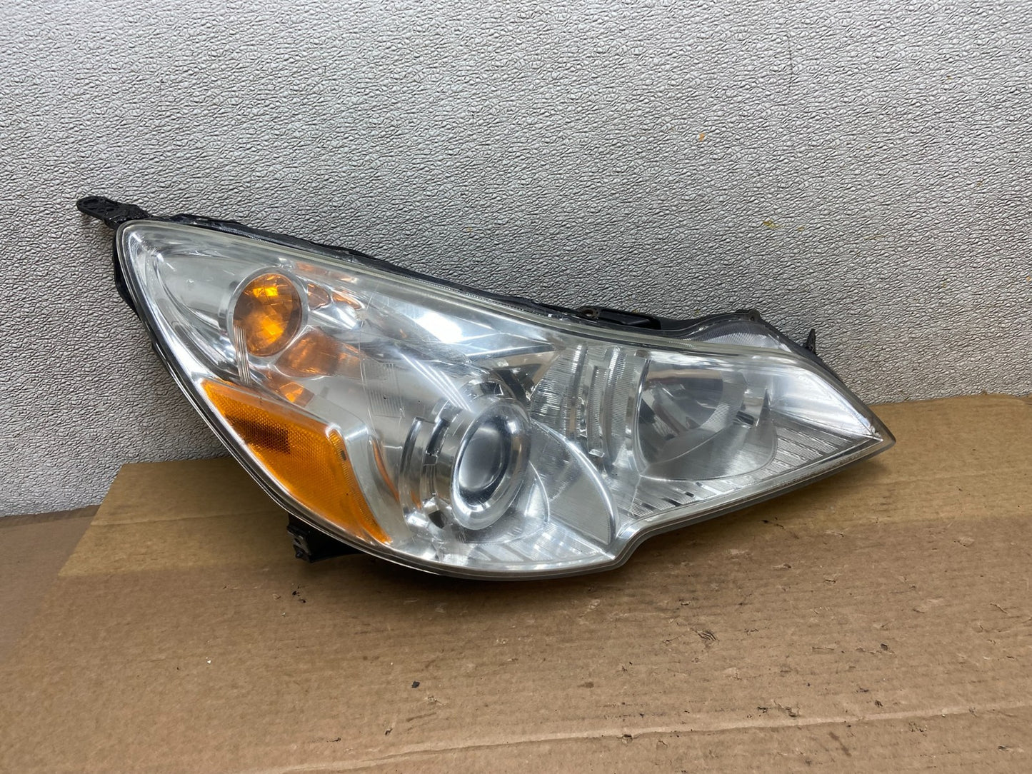 2010-2012 Subaru Legacy Outback Right Passenger Headlight Oem AB5181 DW0