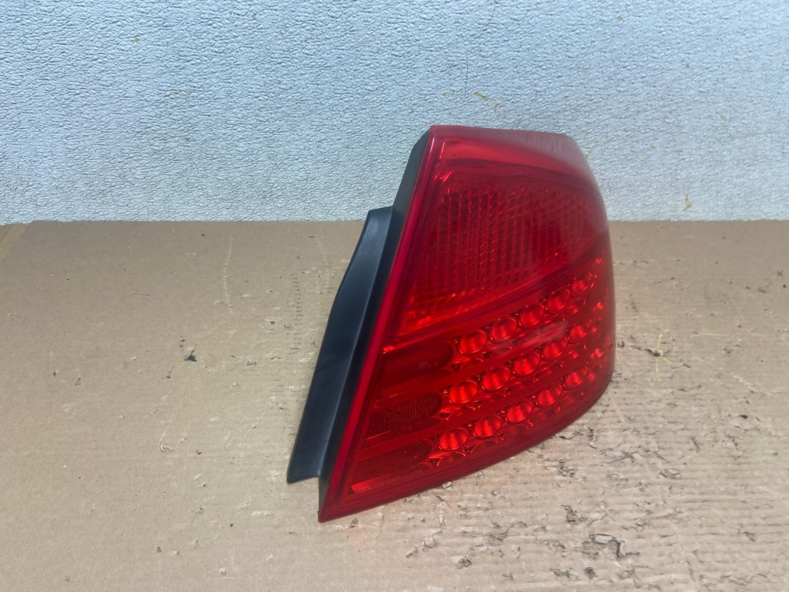 2003 to 2004 Infiniti G35 Right Passenger Rh Side Tail Light OEM R1071 DW1