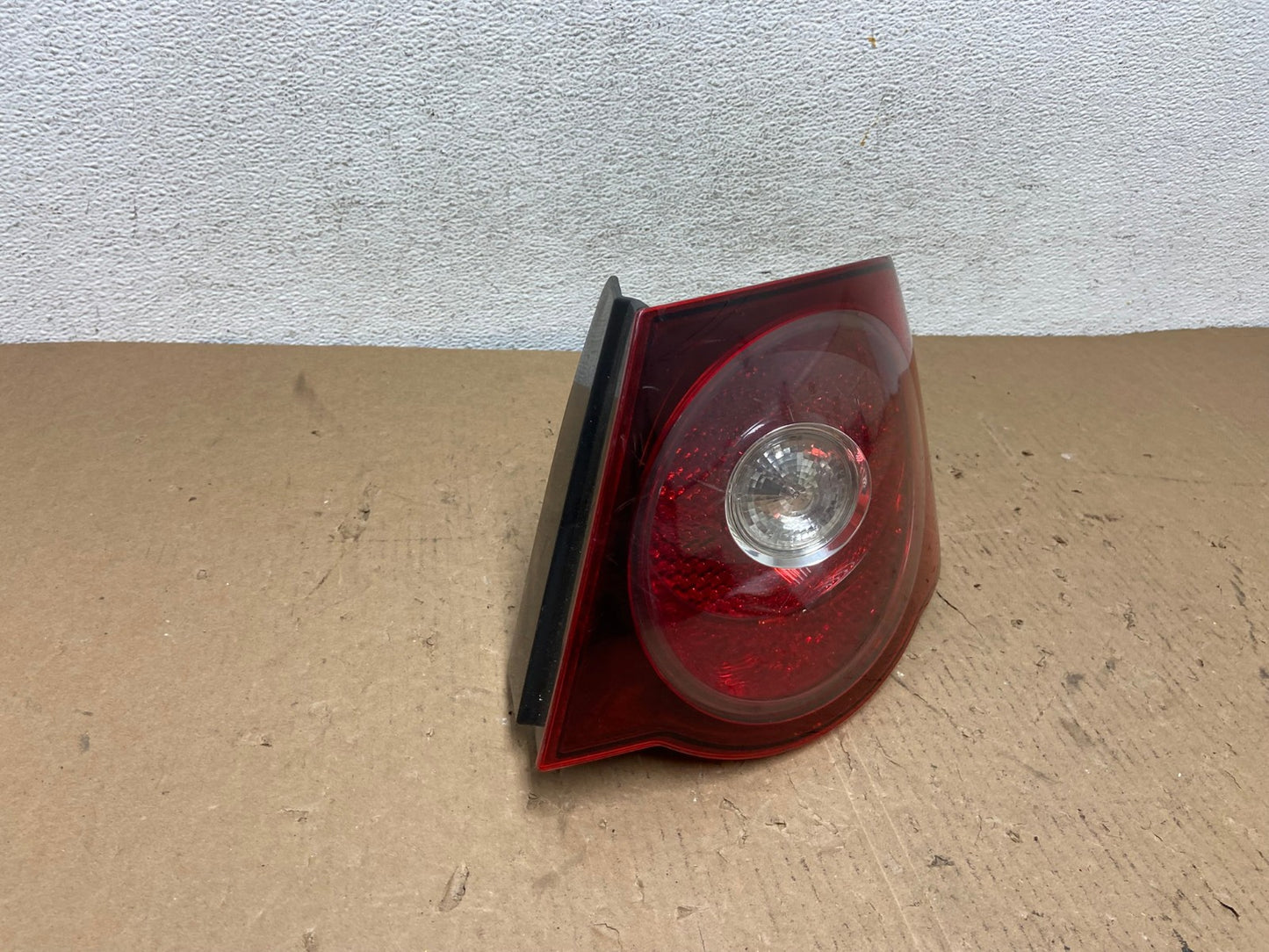 2008 2009 2010 Volkswagen Jetta Right Passenger RH Side Tail Light AD8120 LK2