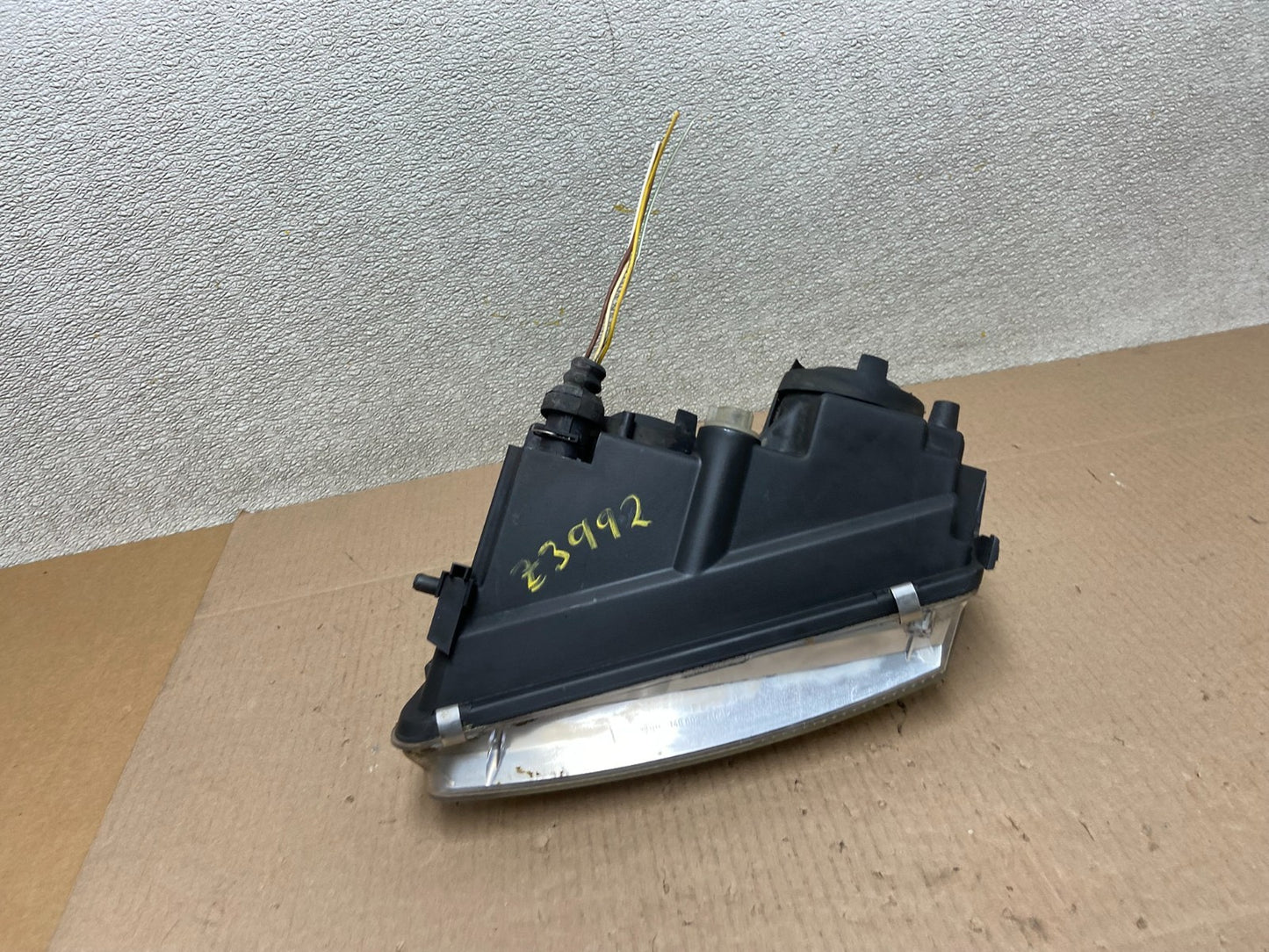 1998 to 2001 Volkswagen Passat Right Side Headlight OEM Z3992 DW6