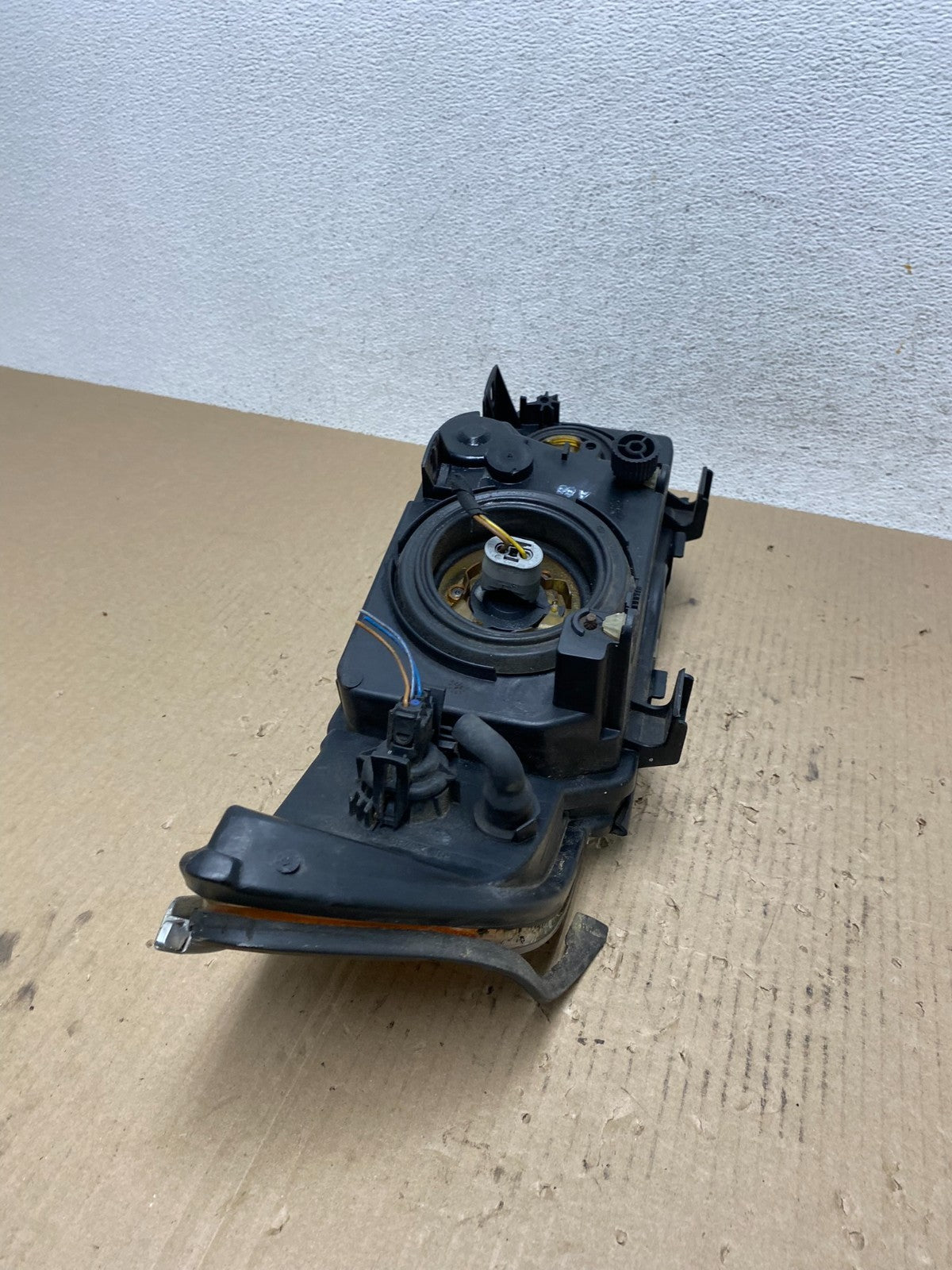 1997 - 2000 BMW E39 5 Series Headlight Right Passenger RH Halogen AE7077 DW6