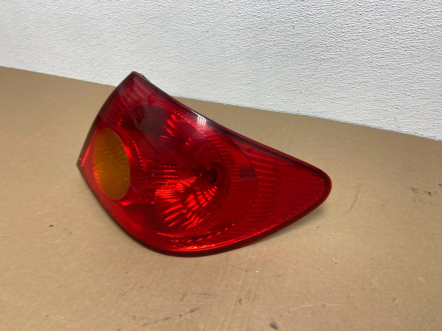 2003 to 2005 Toyota Corolla Right Passenger RH Side Tail Light Oem AB6323 DW1