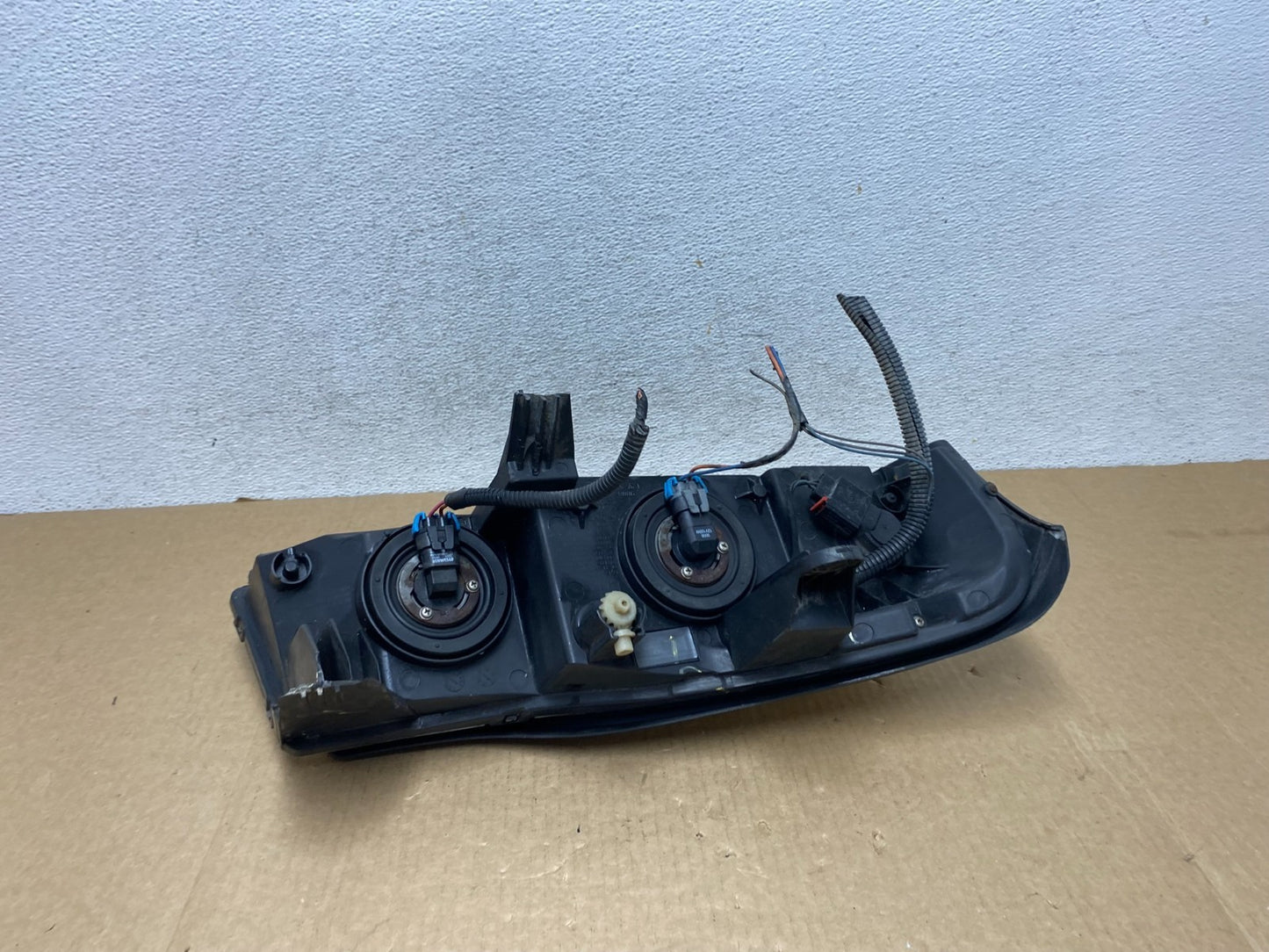 2006 to 2007 Saturn Vue Headlight Left Driver LH Side Halogen AF9535 DW8