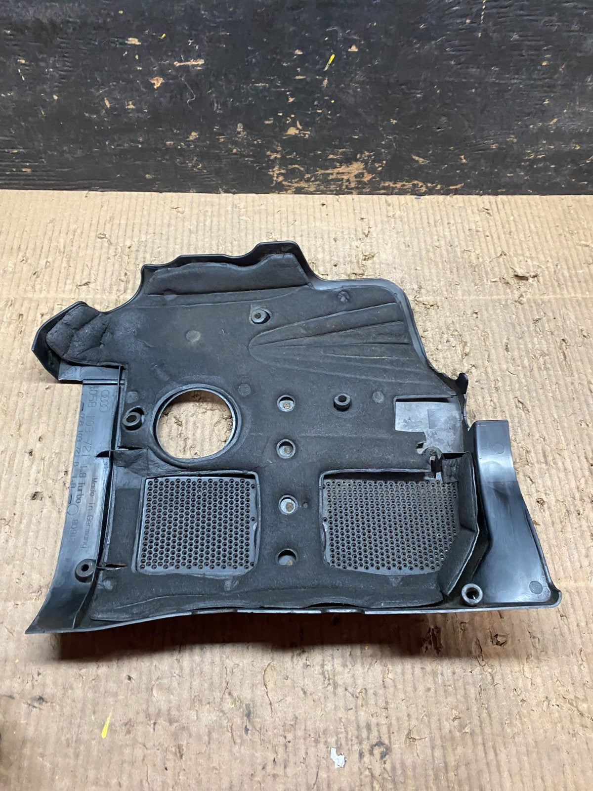 2004 to 2008 Audi  A4 1.8L Turbo Convertible Engine Cover Garnish T9913 DG4