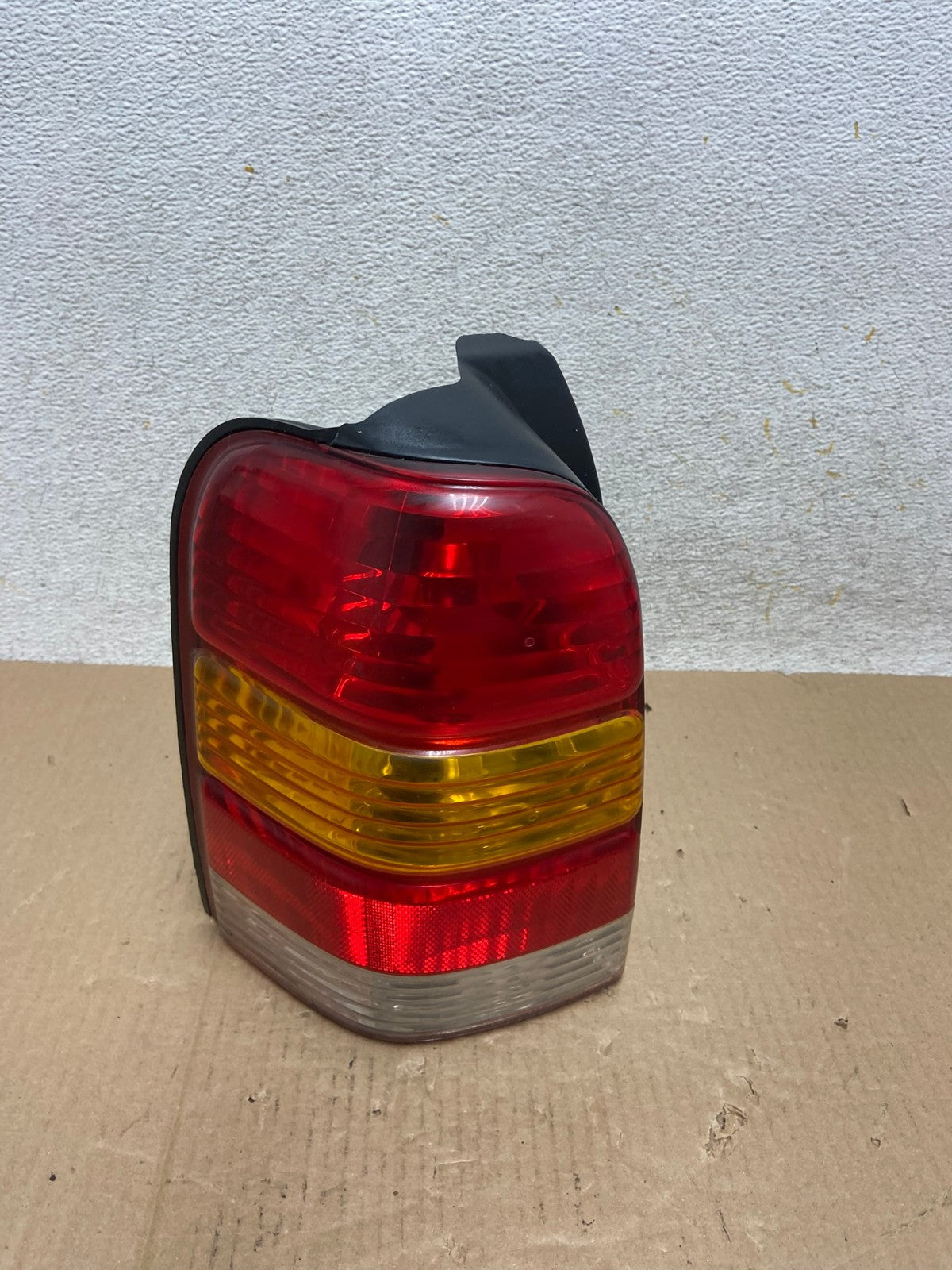 2001 to 2007 Ford Escape Left Driver Lh Side Tail Light AI1207 LK0