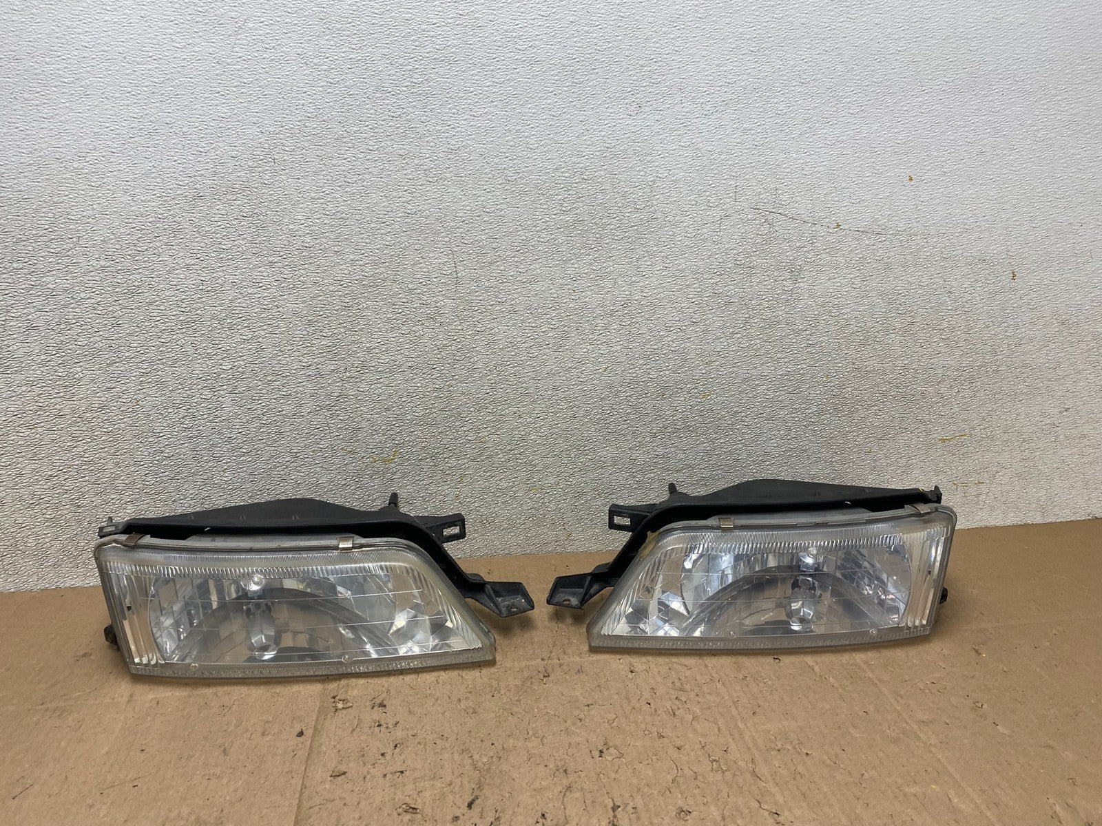 1997 to 1999 Nissan Maxima Left+Right Side Headlights Halogen OEM W1069 DW0