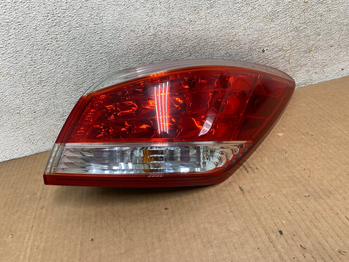 2011 - 2014 Nissan Murano Right Passenger Side RH Tail Light AI8426 LK0