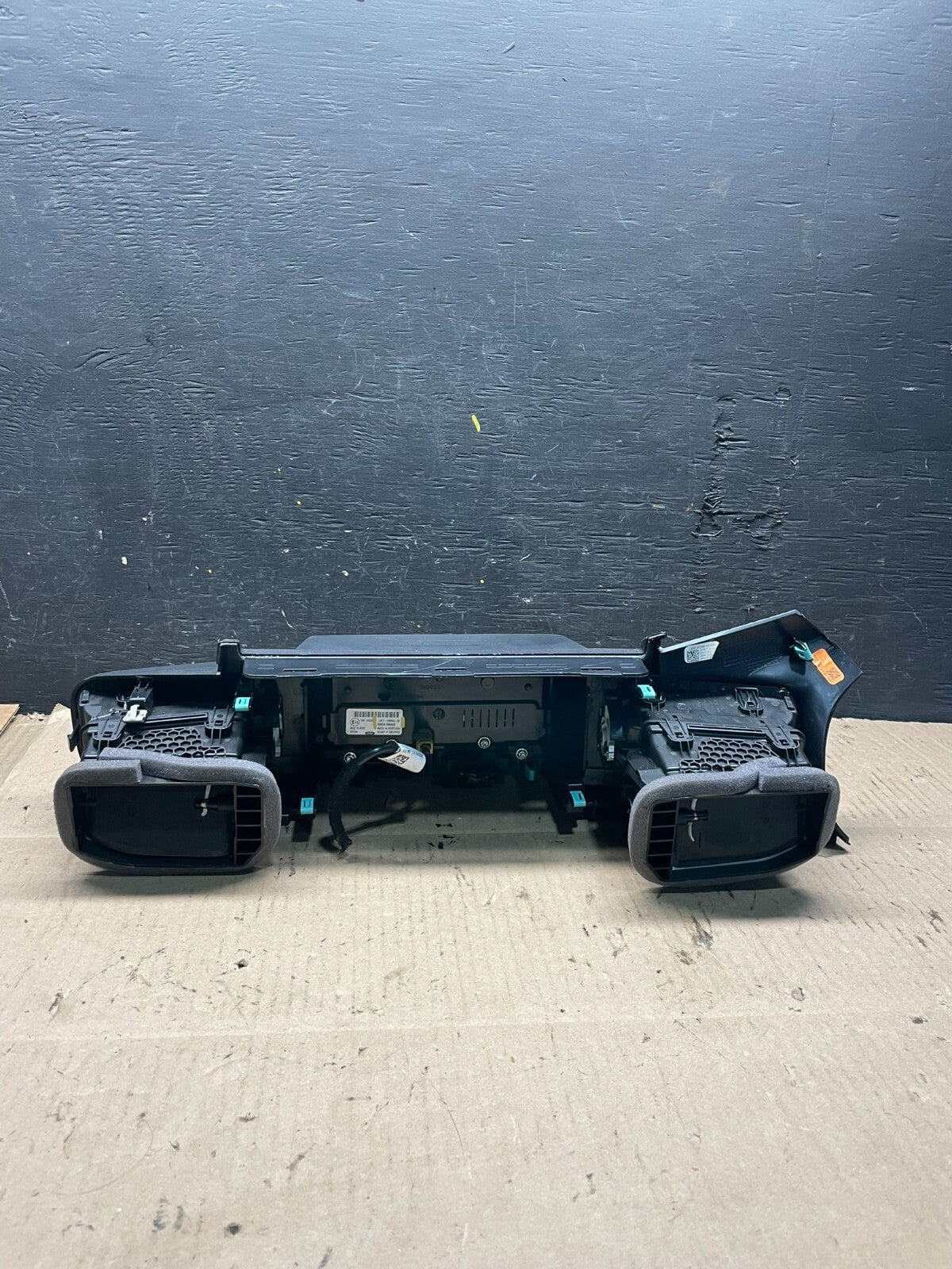 2020 to 2023 Ford  Explorer Console Radio Display Screen Air Vents L1685 DG Oem4
