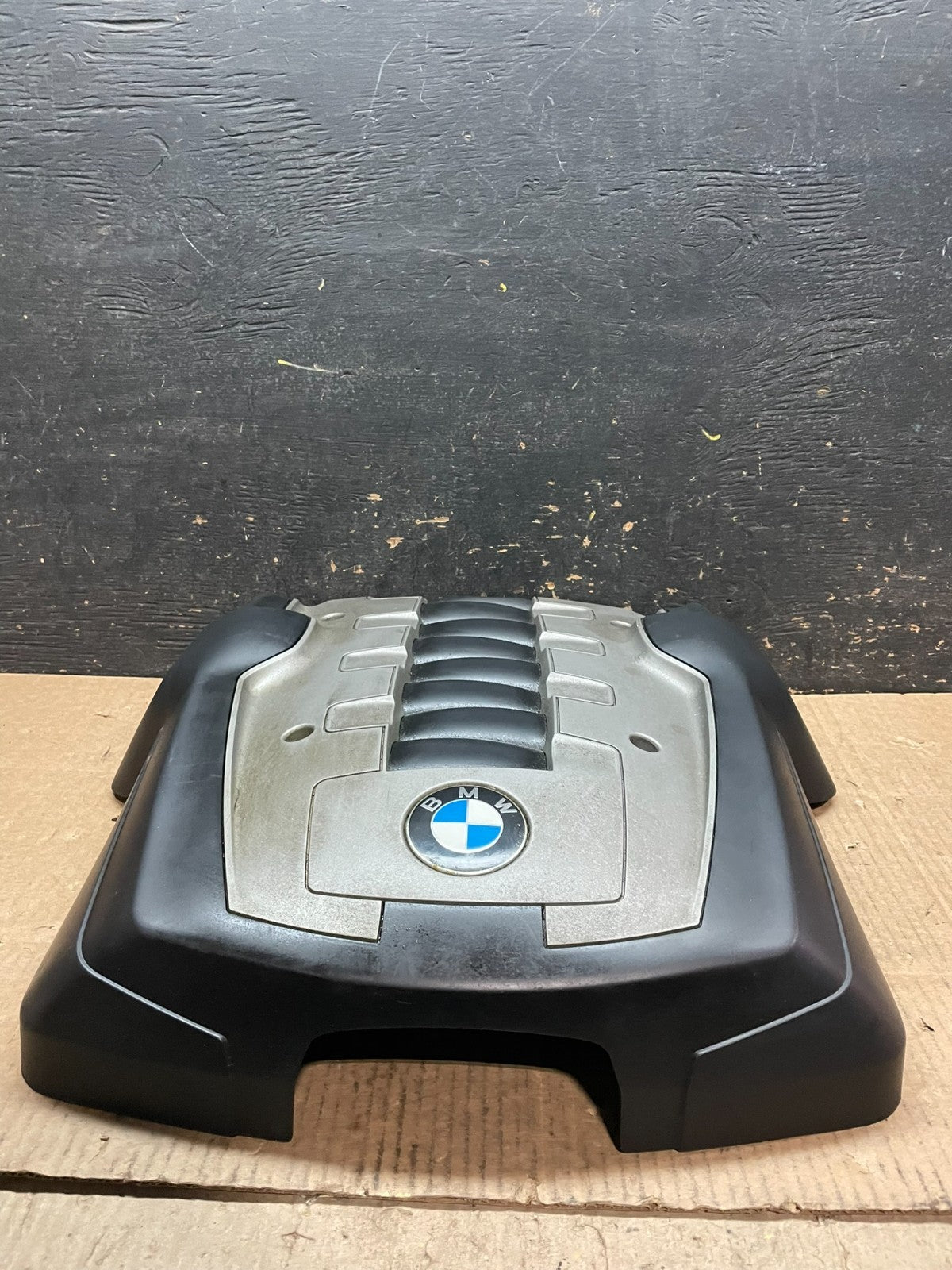 2006 to 2010 BMW 550i 650i 750i Plastic Engine Cover Shield OEM X9715 DG3
