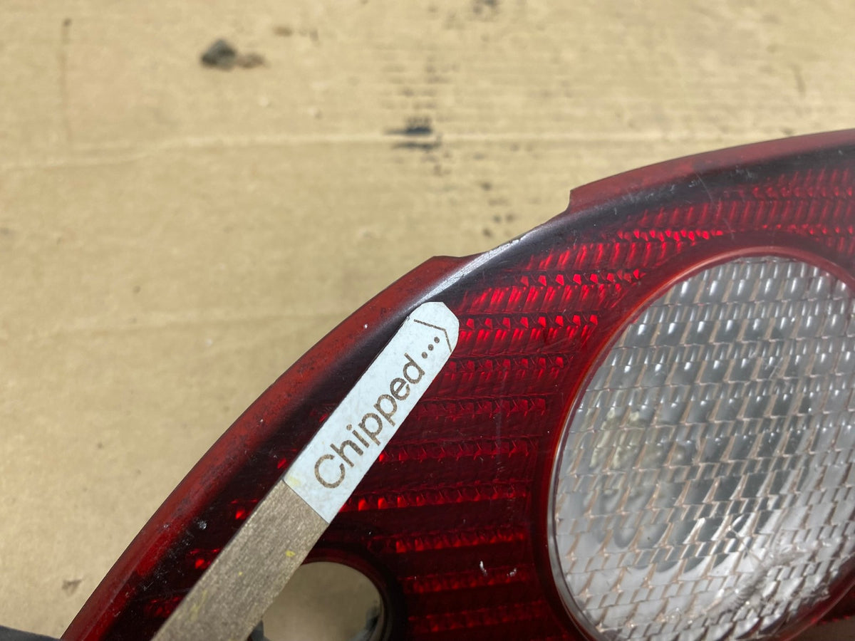 2001 2002 Toyota Corolla Right Passenger RH Side Inner Tail light AH7964 LK3