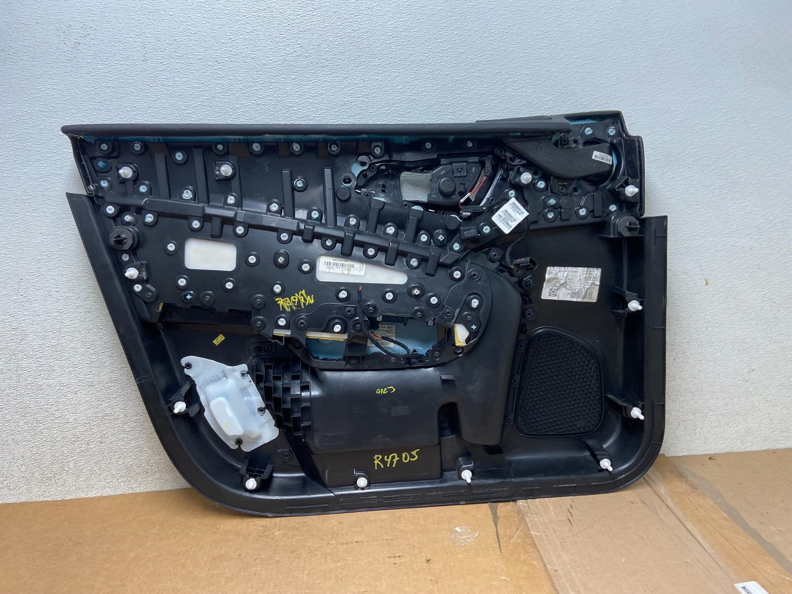 2015 to 2017 Chrysler 200 Front Right Passenger Side Door Panel OEM r4705 DG6