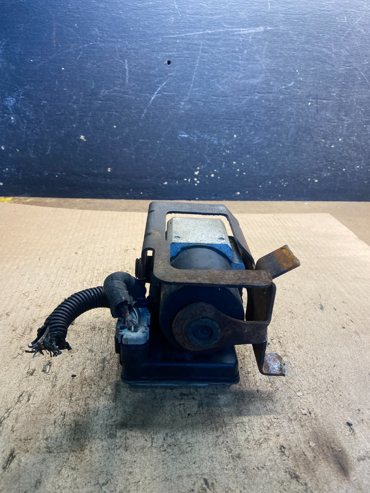 2003 - 2005 Chevrolet Silverado GMC Sierra ABS Anti-Lock Brake Module Z8900 DG1