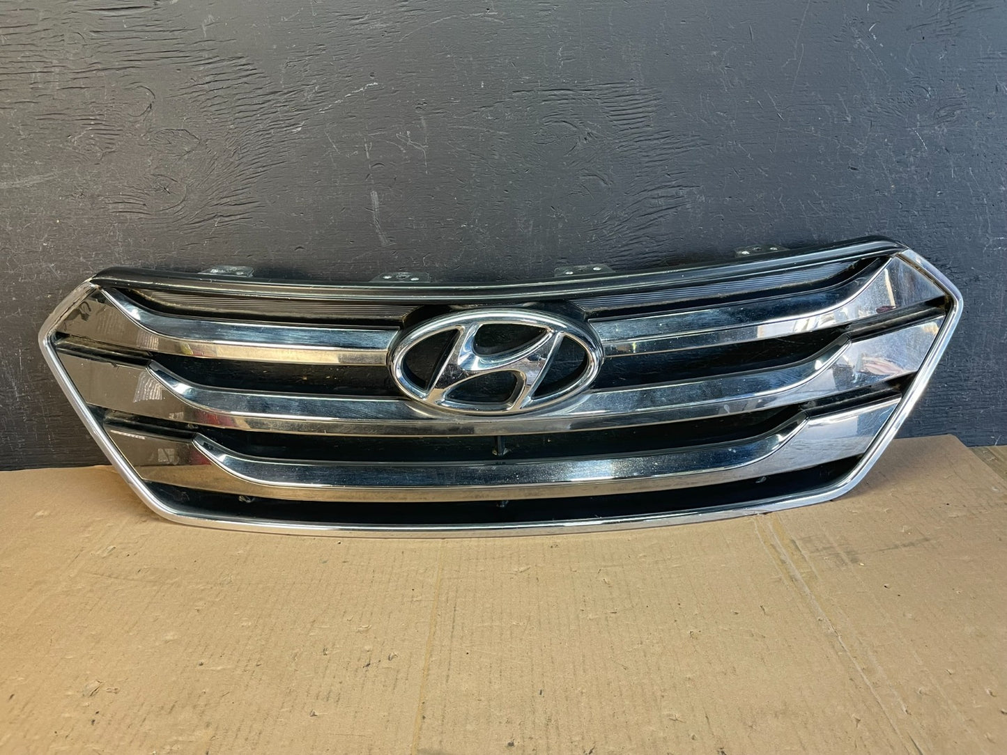 2013 to 2016 Hyundai Santa Fe Front Upper Grill Grille AD8521 DG0
