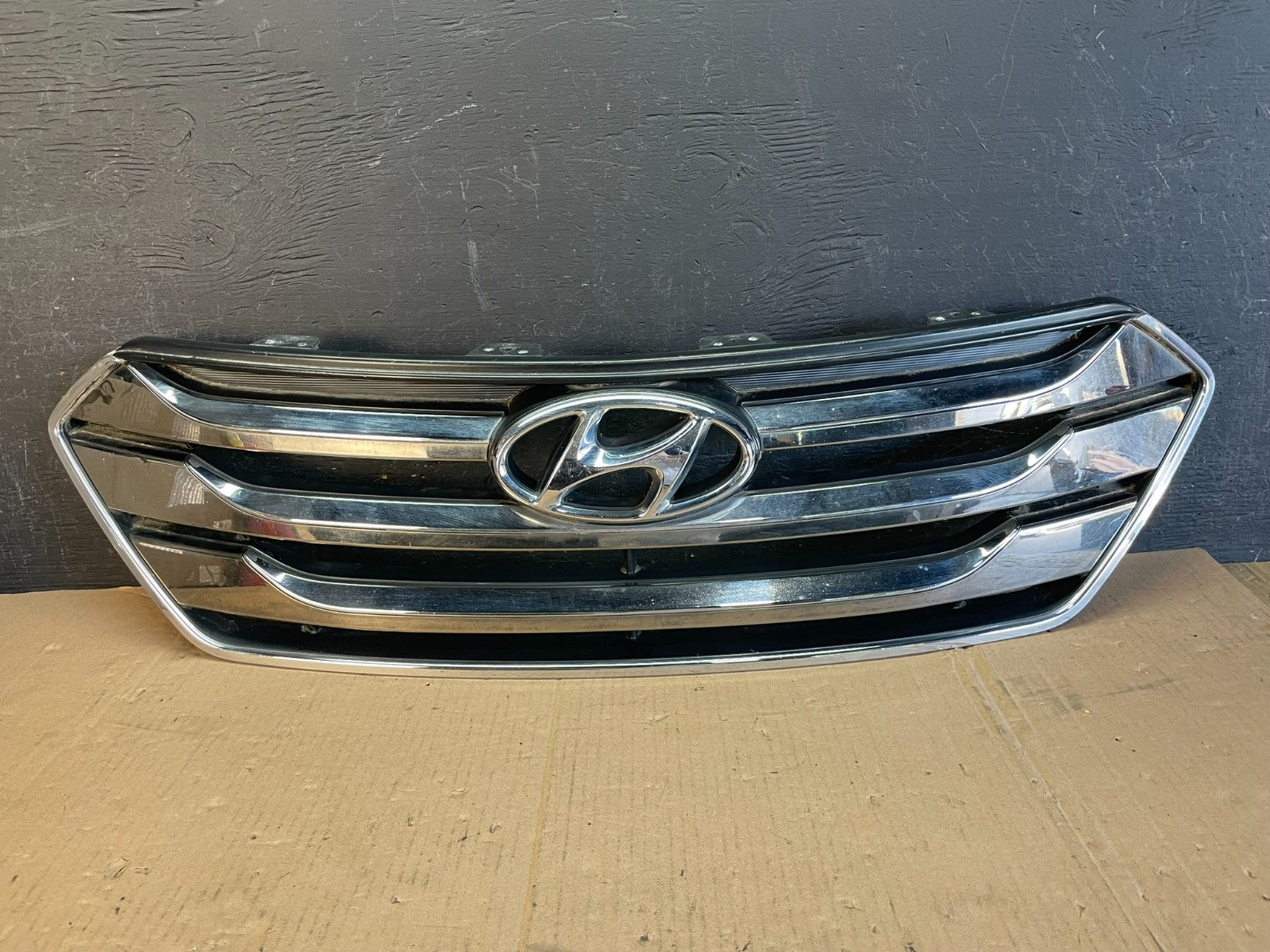 2013 to 2016 Hyundai Santa Fe Front Upper Grill Grille AD8521 DG0