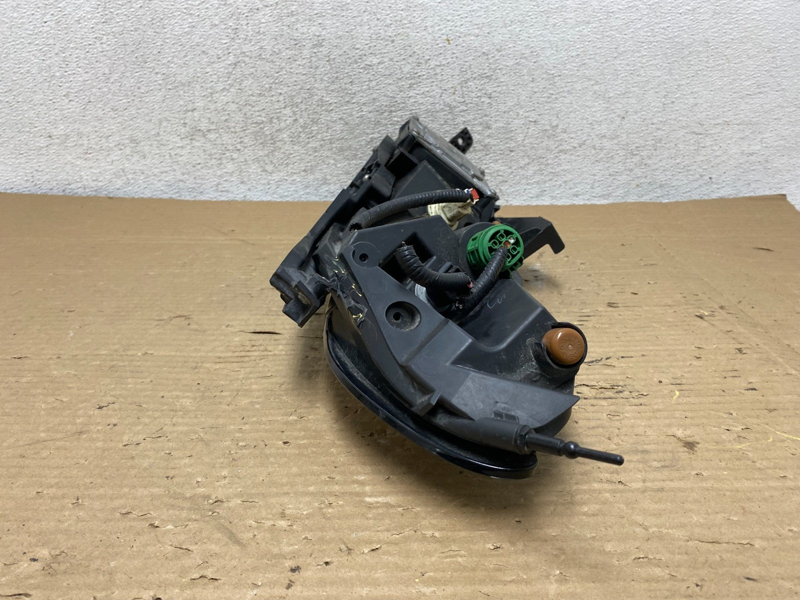 2014 - 2018 Jeep Cherokee Right Passenger RH Side LED Headlight AG9116 DW5