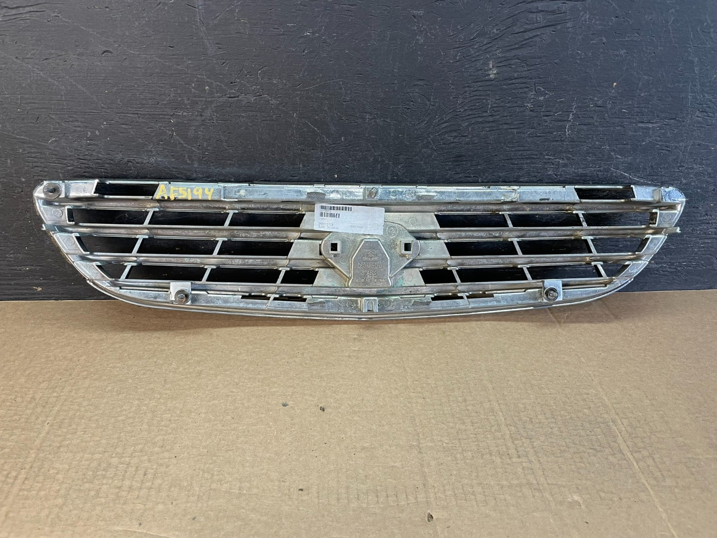 2002 2003 2004 Infiniti I35 Sedan Front Upper Grill Grille AF51943