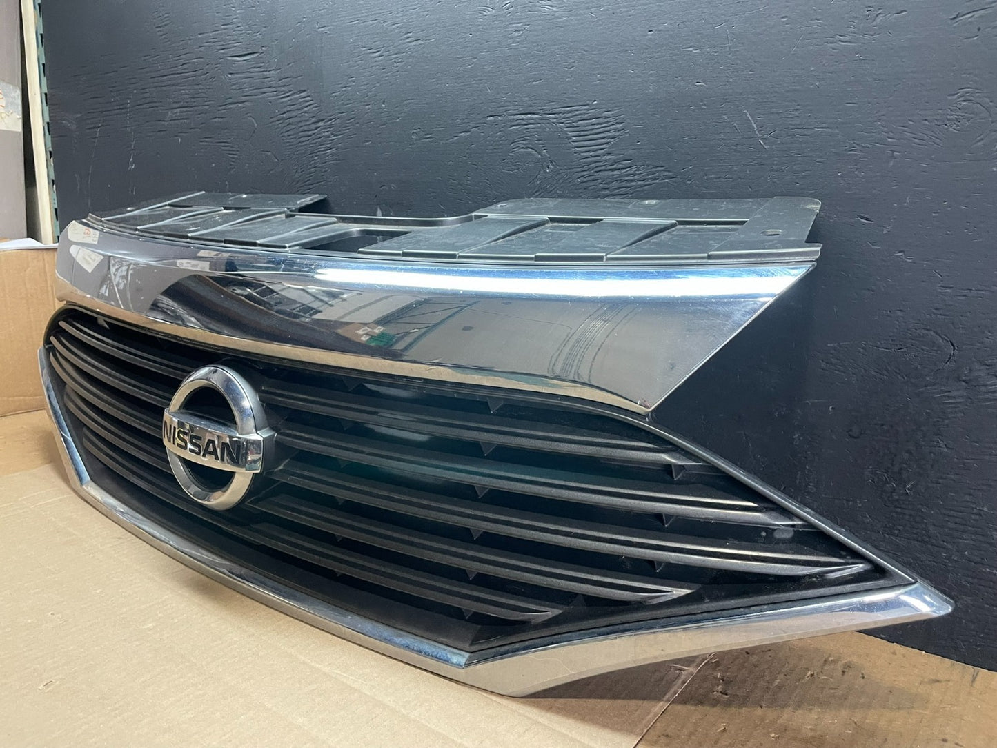 2011 to 2017 Nissan Quest Front Upper Grill Grille OEM ab7599 DG1