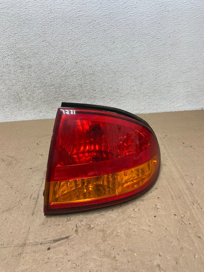 1999 to 2004 Oldsmobile Alero Right Passenger RH Side Tail Light AG5333 DW0
