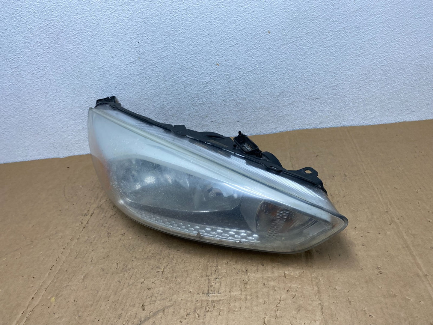 2015-2017 Ford Focus Right Passenger Rh Side Halogen Headlight AD0628 DW1