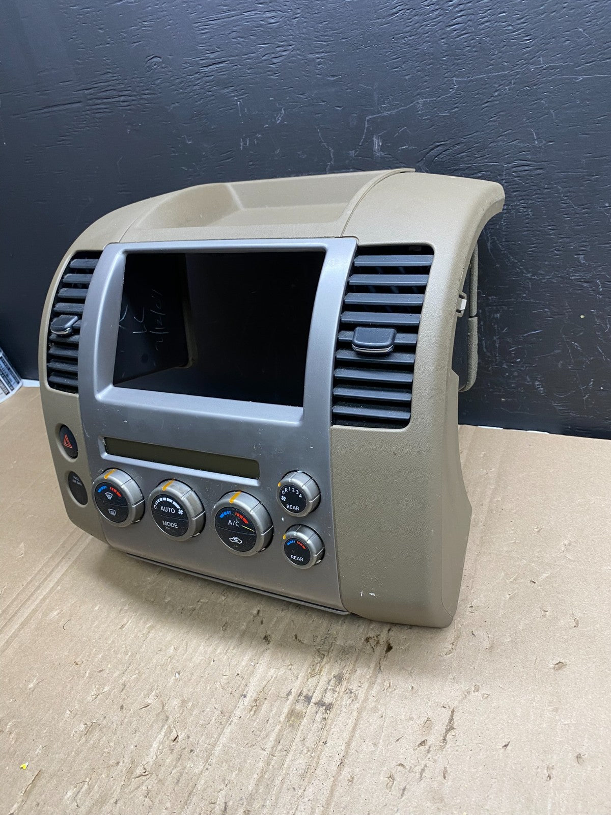 2005-2008 Nissan Pathfinder Radio A/C Heat Temperature Climate Control AB9104 DG2