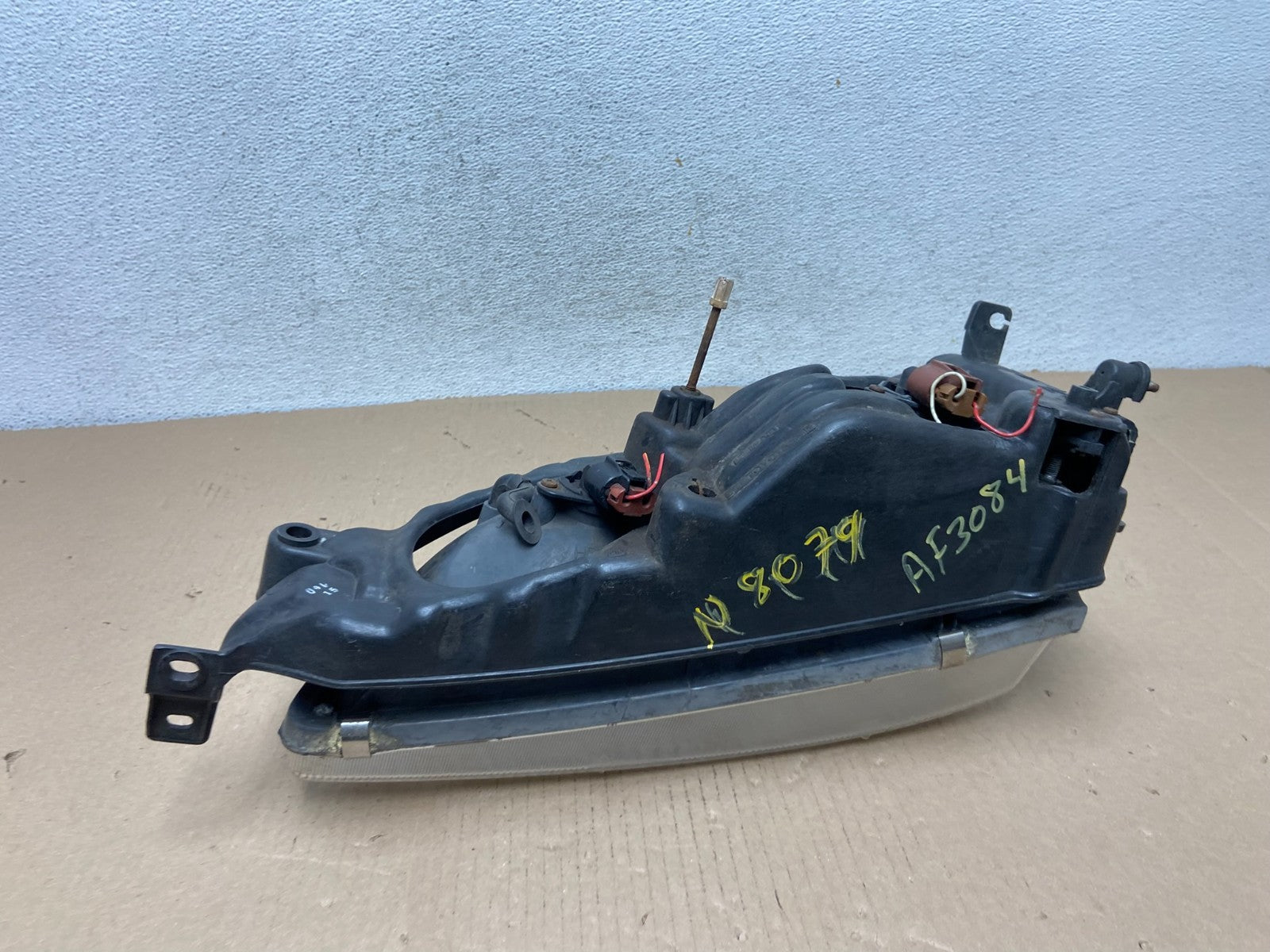 1995 to 1996 Toyota Camry Right Passenger RH Side Headlight AF3084 DW9