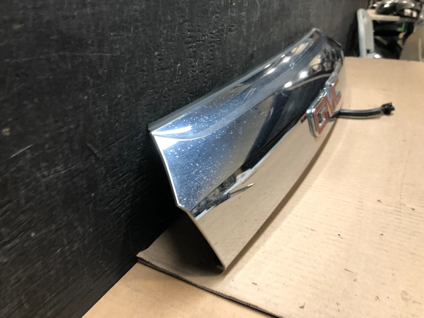 2011-2015 GMC Terrain Tailgate Liftgate Chrome Finish with Camera Molding G62172