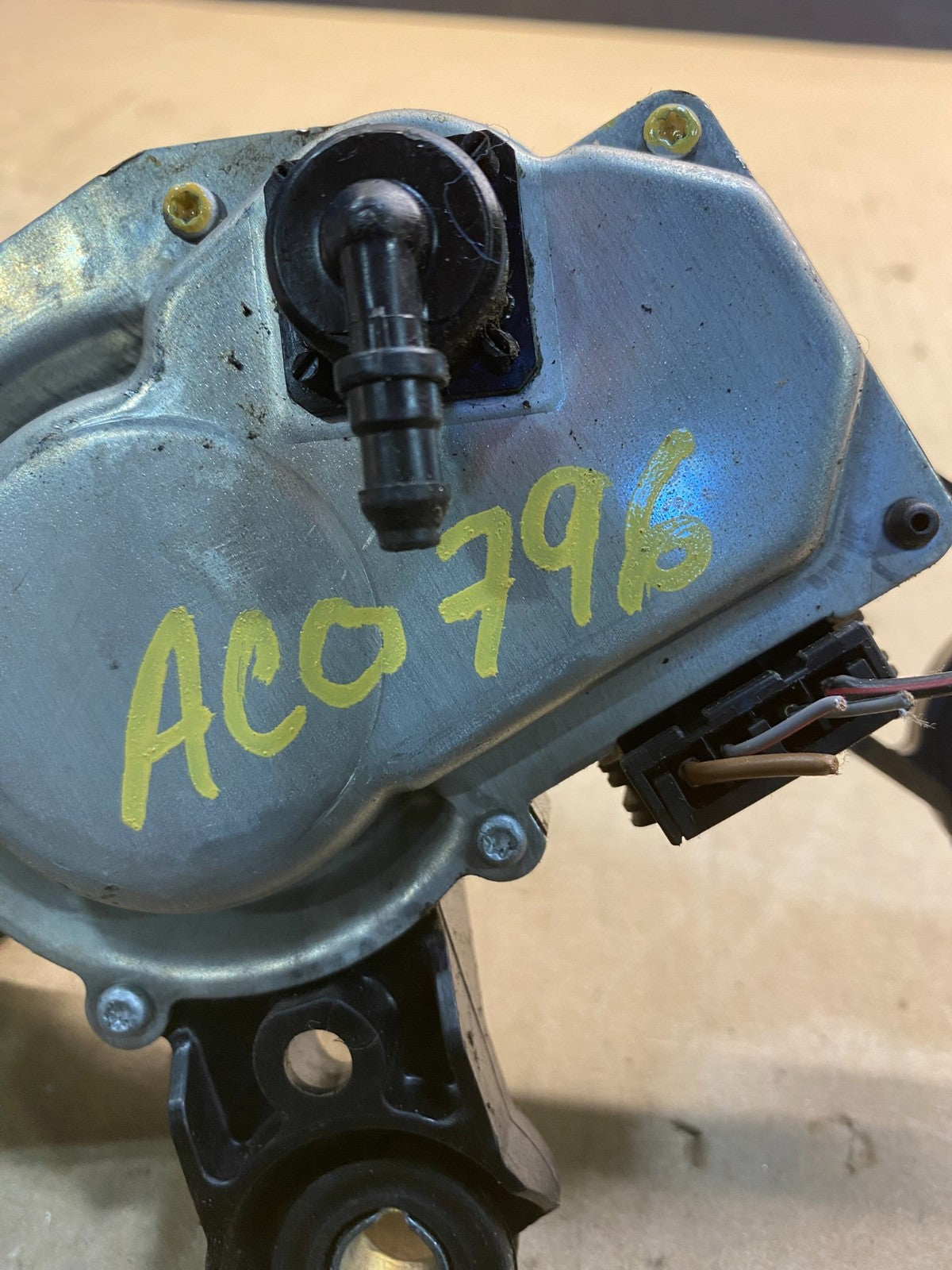 2007 to 2015 Audi Q7 Rear Windshield Washer Wiper Motor ac0796 DG7