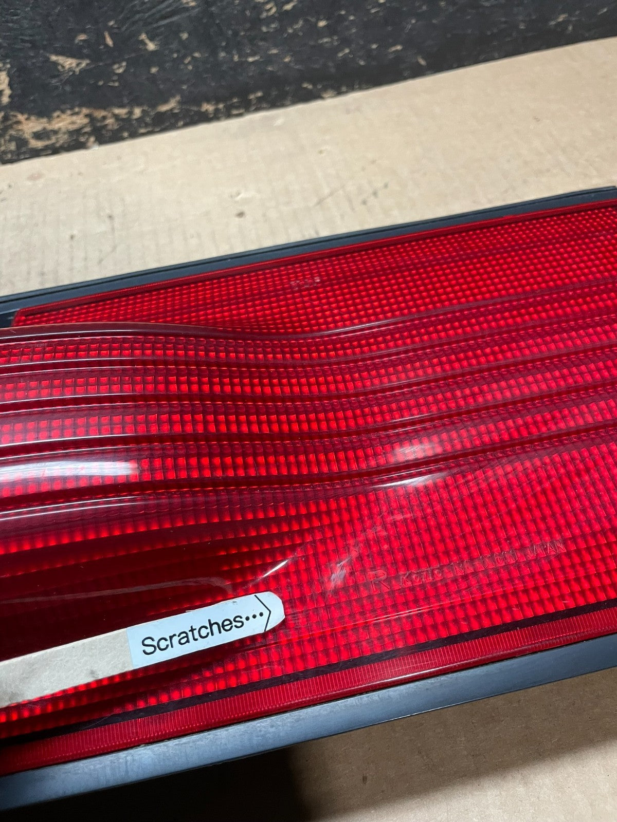 1992 to 1995 Mazda Protege Center Tail Light Tail Panel Y1760 PS4