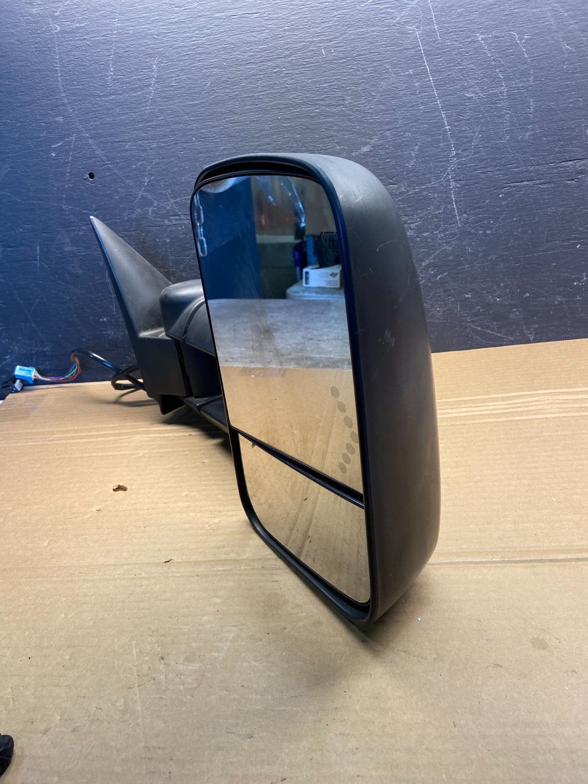 2003-2006 Chevrolet Silverado Sierra Right Passenger Tow Door Mirror AE4708 DW10