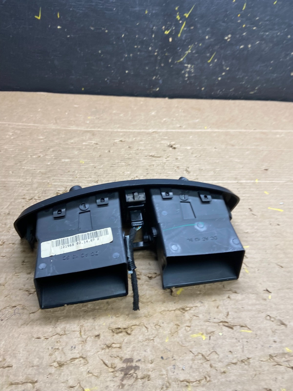 2004 to 2009 Cadillac SRX Front Center Dash A/C Air Vent W3027 DG3