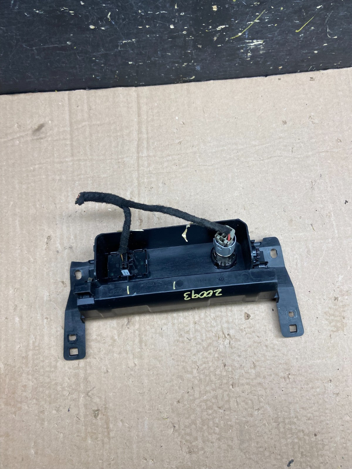 2010 to 2012 Ford Taurus Front Center Console Dashboard Center Storage z0093 DG4