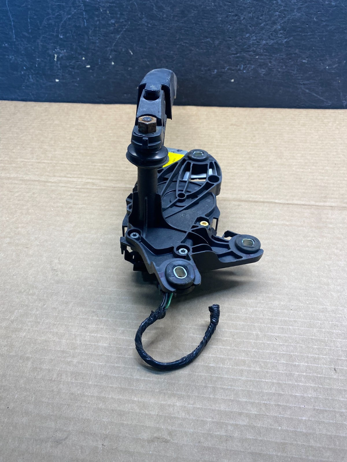 2013 to 2019 Ford Escape Rear Windshield Wiper Motor af6720 DG4