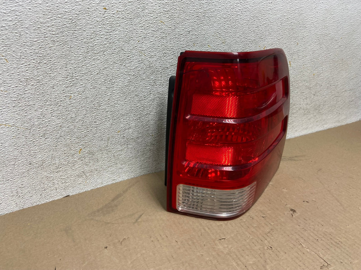 2003 2004 2005 2006 Ford Expedition Right Passenger Rh Tail light AH6759 LK1