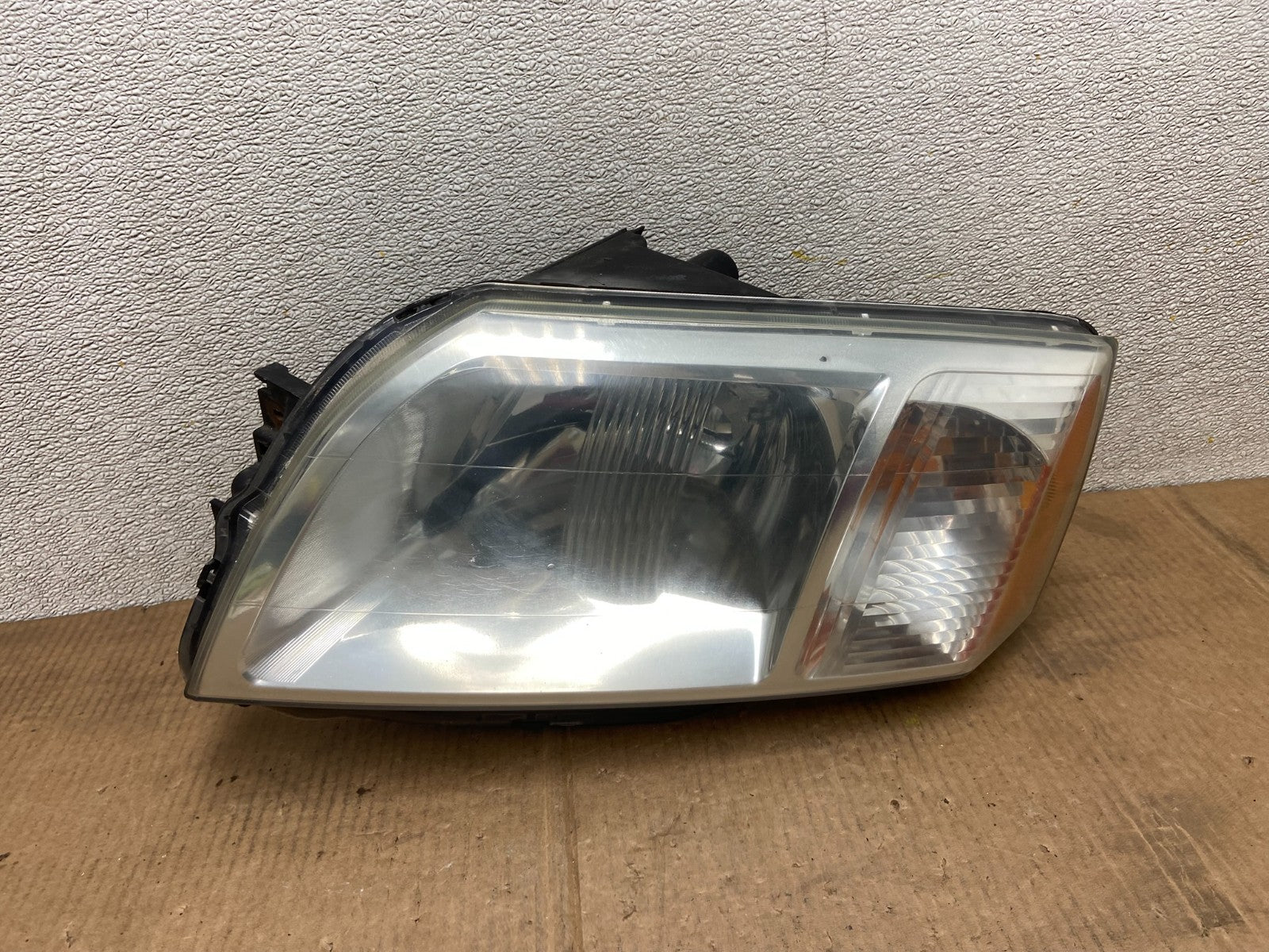 2004 - 2008 Mitsubishi Endeavor Headlight Left Driver Lh Side AA6306 DW0