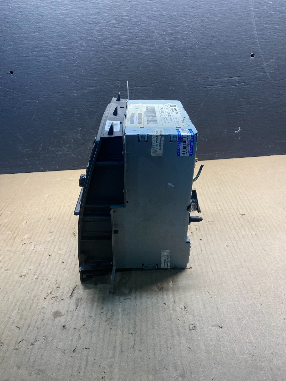 2005 to 2007 Cadillac Escalade Radio CD AM/FM DVD 6 Disc OEM AC2416 DG1