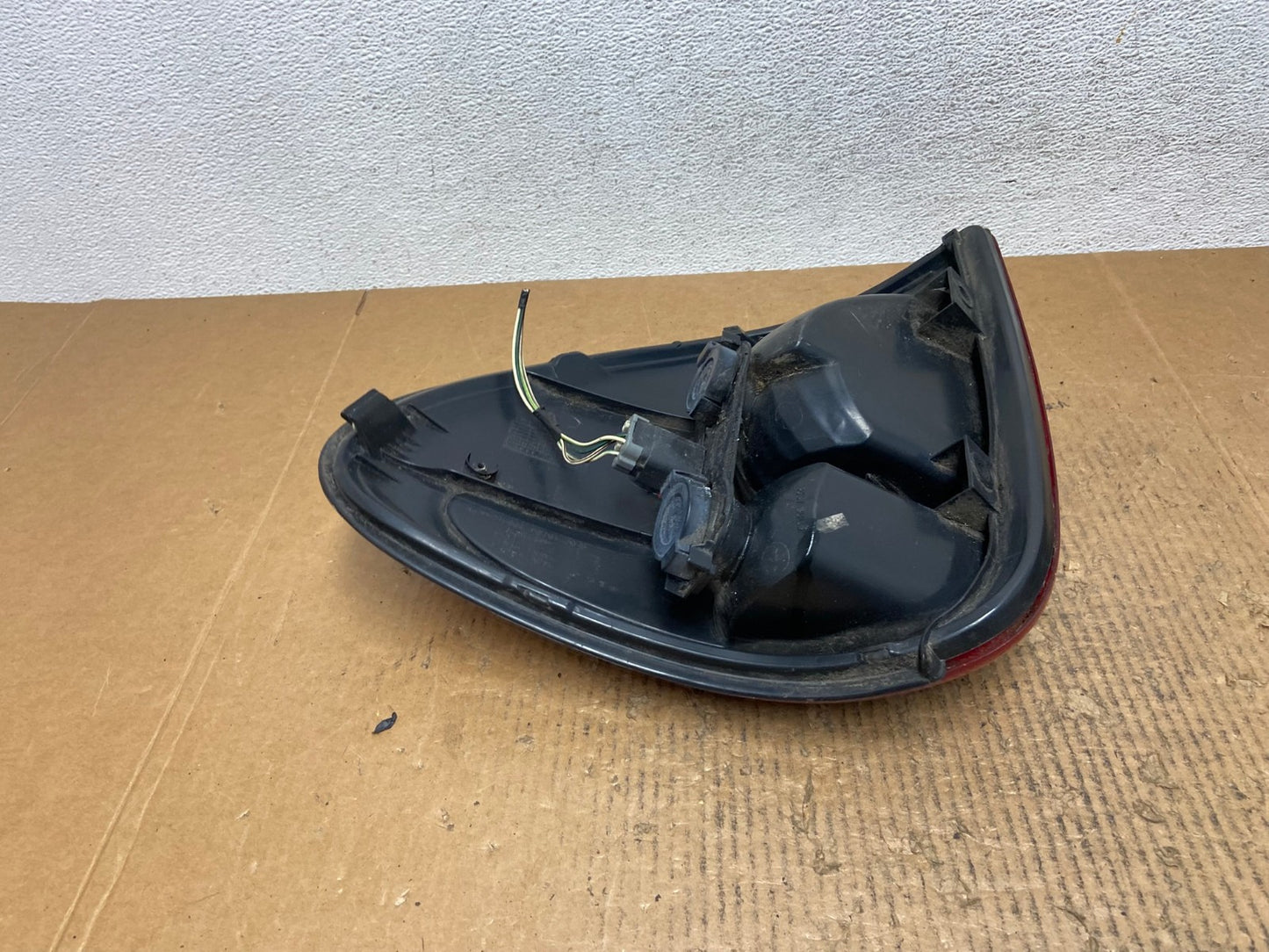 2004 to 2007 Dodge Grand Caravan Left Driver Lh Tail Light AE2619 LK5