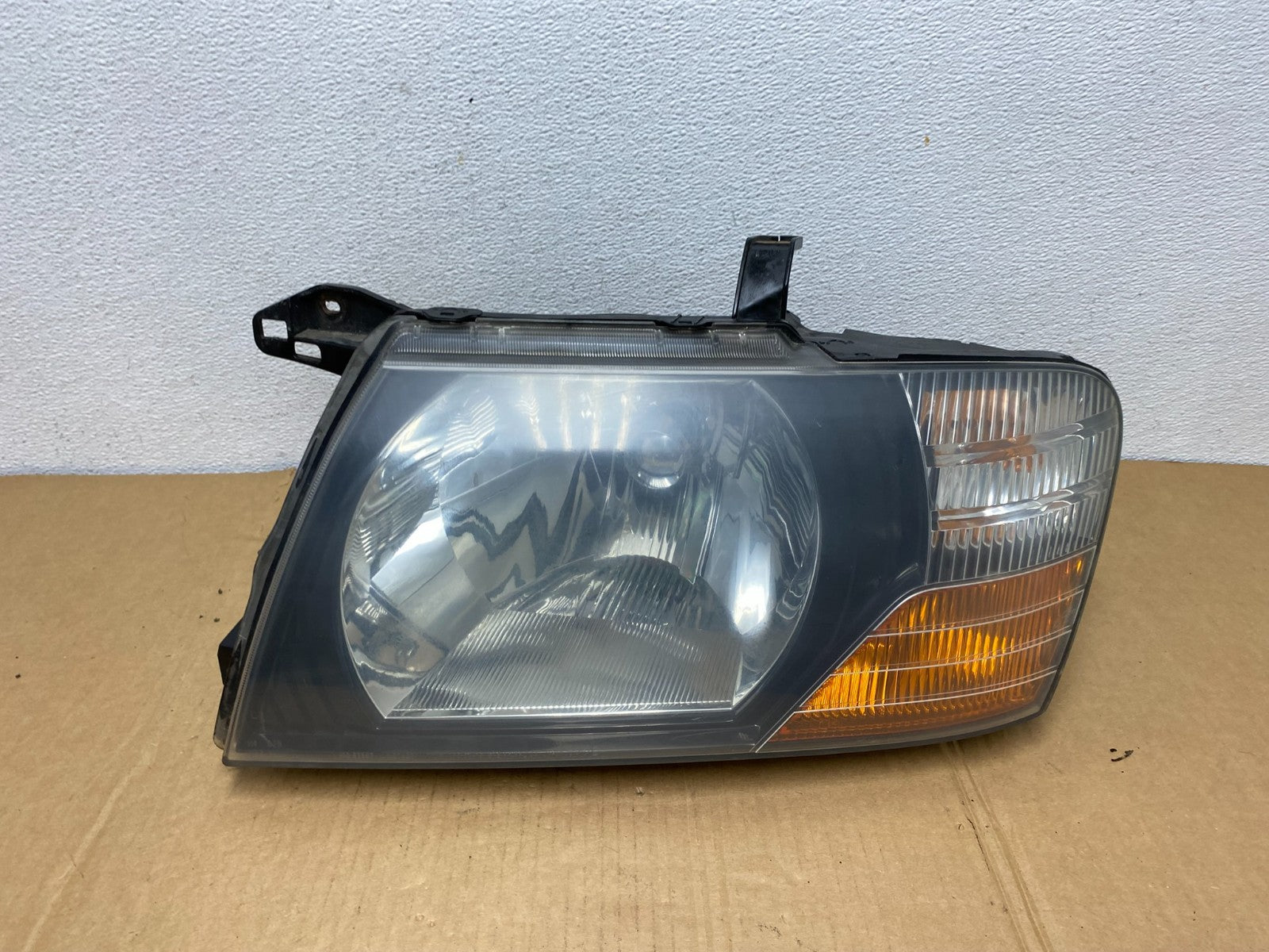 2000 to 2004 Mitsubishi Montero Pajero Left Driver LH Headlight AC7499 DW0